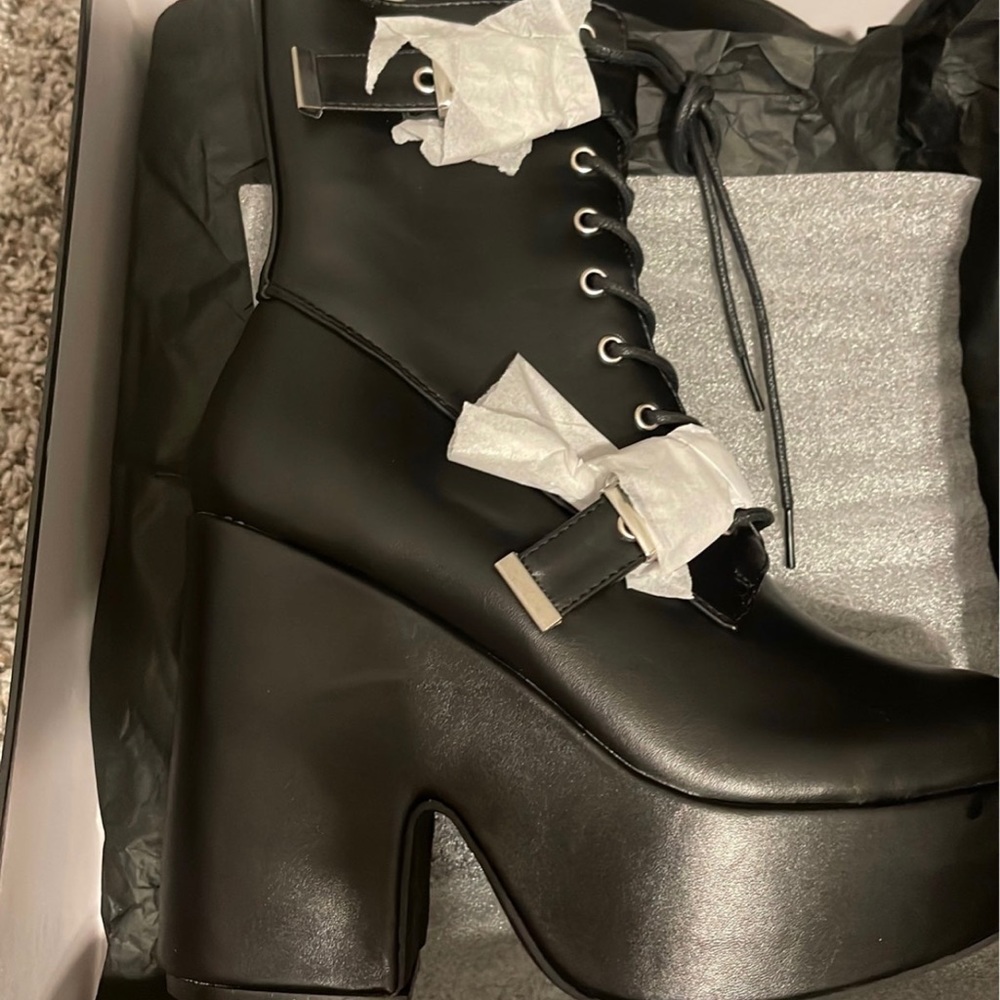 platform dollskill boots woman sz 6